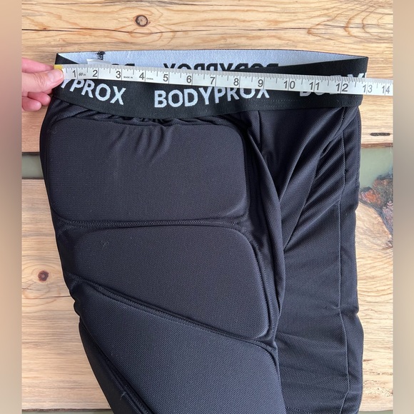 NWOT Bodyprox Protective Padded Shorts Active Flag Football Goalie BMX Skate - Picture 6 of 8